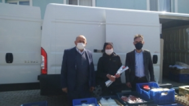 8 MART DÜNYA KADINLAR GÜNÜNDE BELEDİYEMİZ TARAFINDAN KOFÇAZ KADINLARININ GÜNÜ KUTLANARAK KARANFİL HEDİYE EDİLDİ.