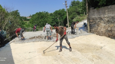 parke taşı döşeme  işlemi devam etmekte