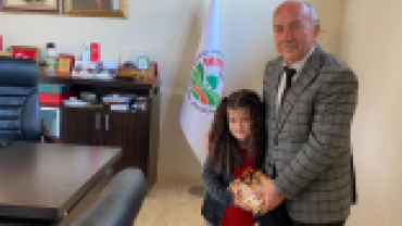 BELEDİYE BAŞKANLIĞI KOLTUĞUNU MİNİK ÖĞRENCİMİZ DEVRALDI...