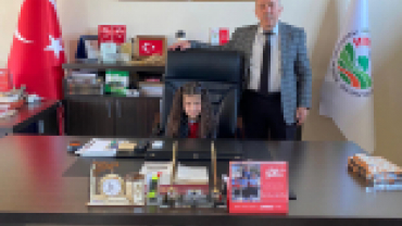 BELEDİYE BAŞKANLIĞI KOLTUĞUNU MİNİK ÖĞRENCİMİZ DEVRALDI...