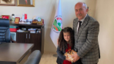 BELEDİYE BAŞKANLIĞI KOLTUĞUNU MİNİK ÖĞRENCİMİZ DEVRALDI...